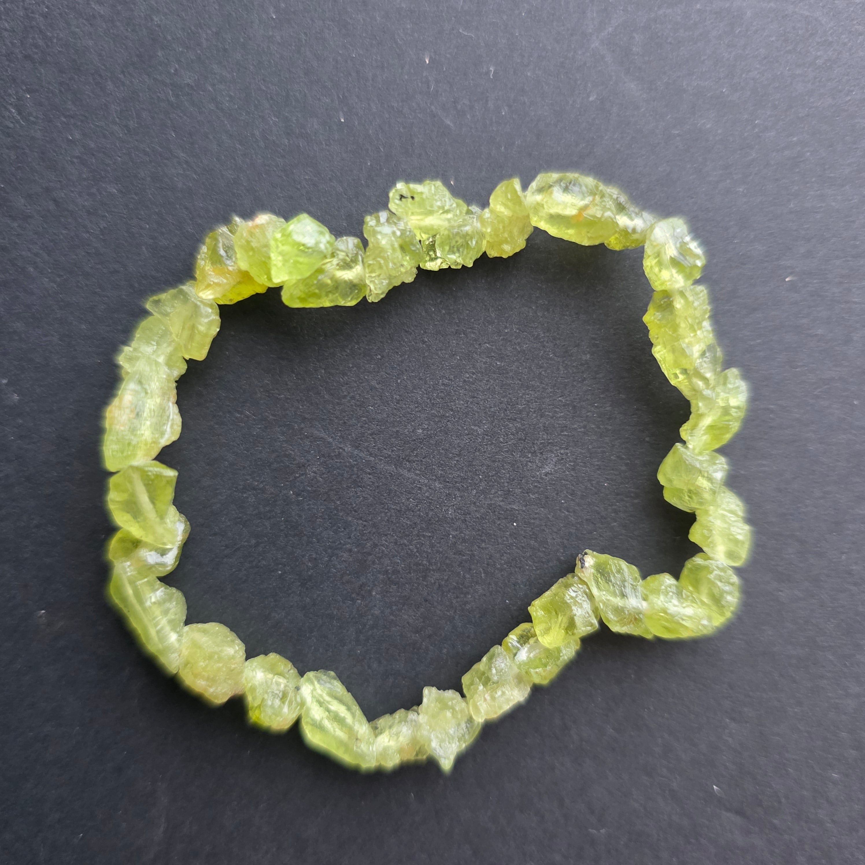 Bratara peridot pietre brute 6-9 mm