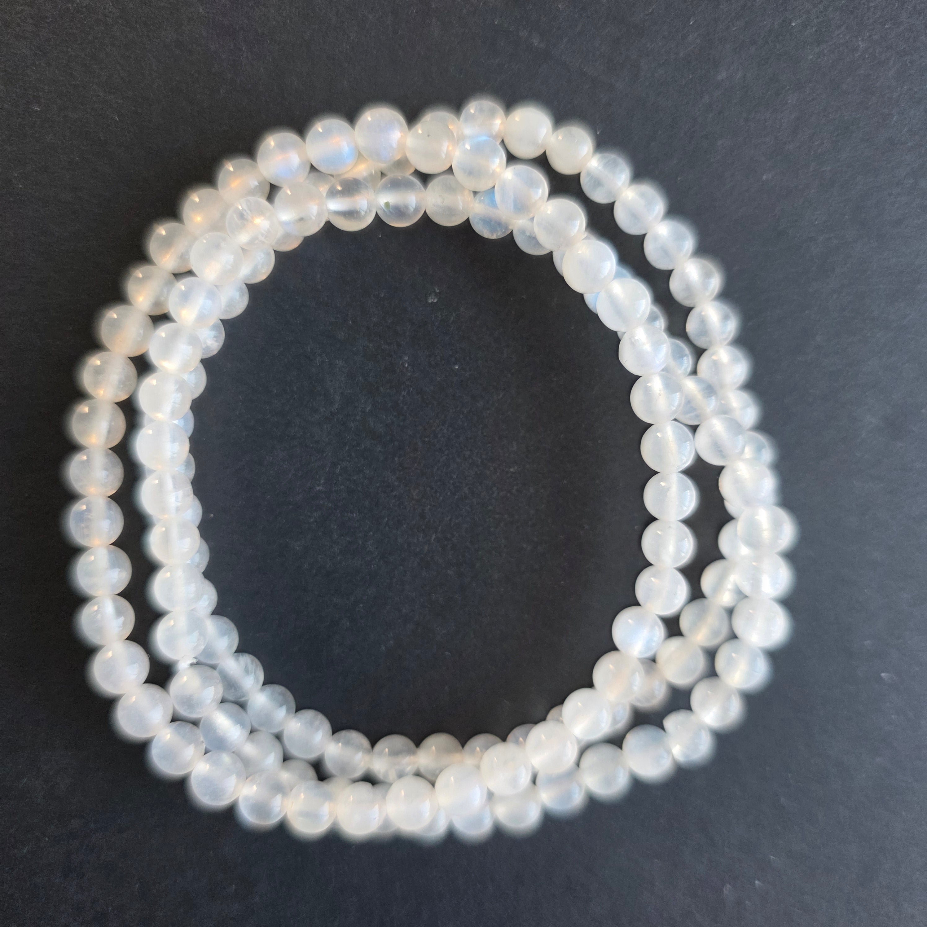 Bratara piatra lunii alba curcubeu 4 mm