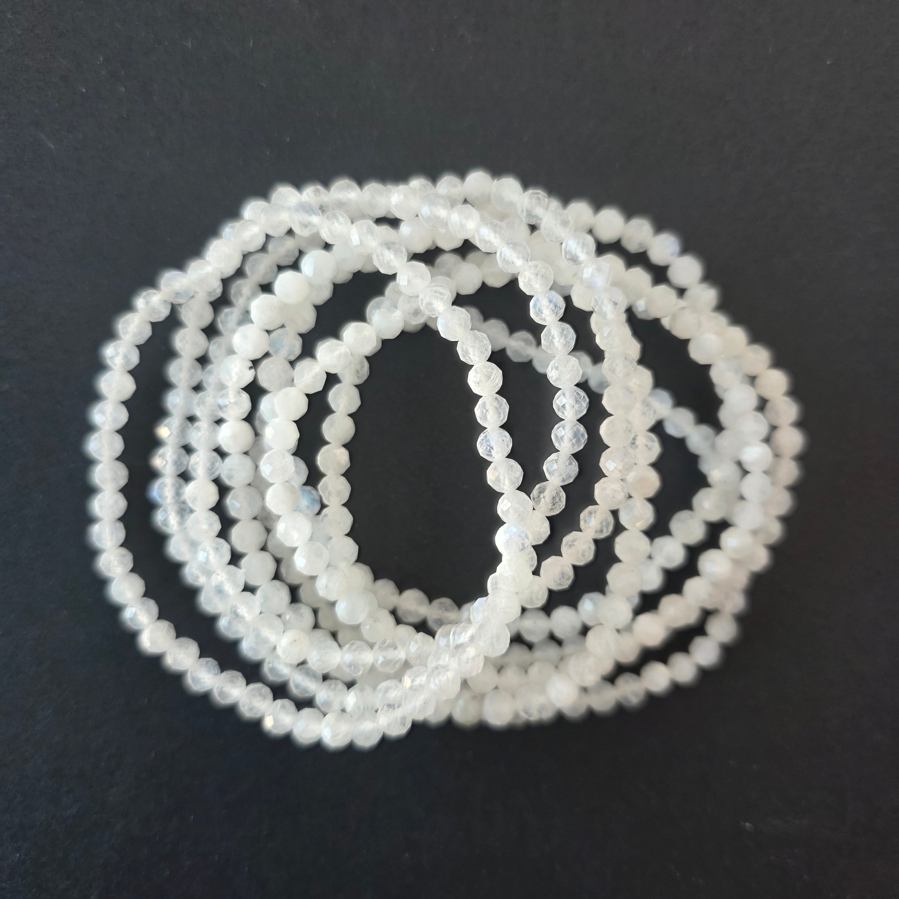 Bratara piatra lunii alba fatetata 4 mm