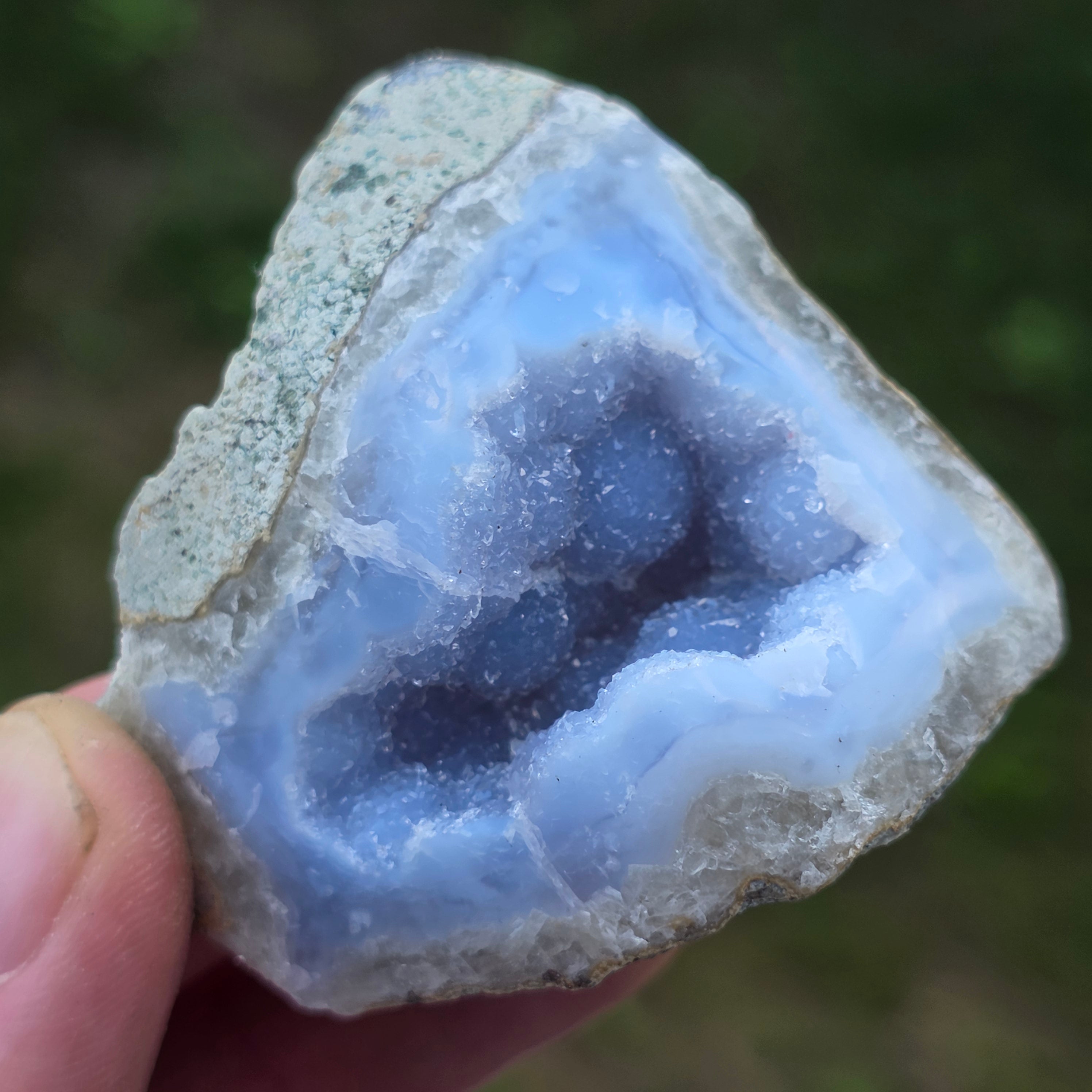 Calcedonie albastra /blue lace/ agat albastru piatra bruta model Af9