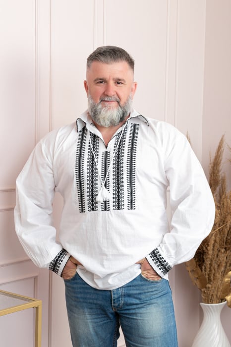 Camasa barbateasca traditionala alba cu motiv geometric negru Adrian