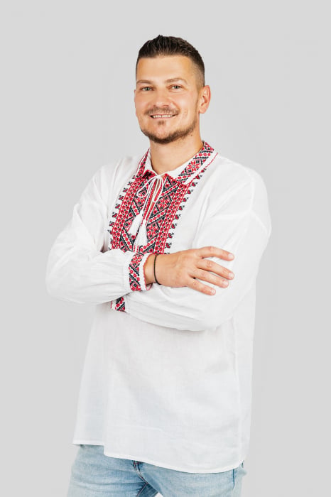 Camasa barbateasca traditionala alba cu motiv geometric rosu Pavel 01