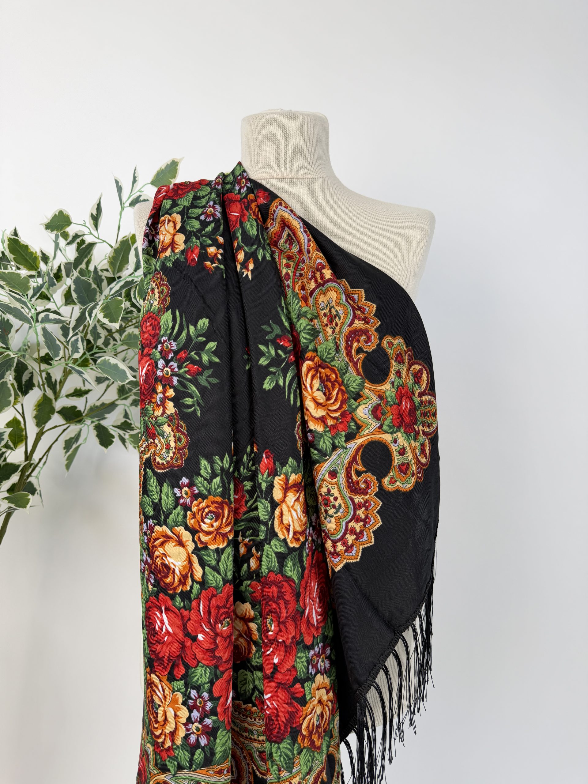Eșarfă elegantă cu imprimeu floral și franjuri fine TM2352