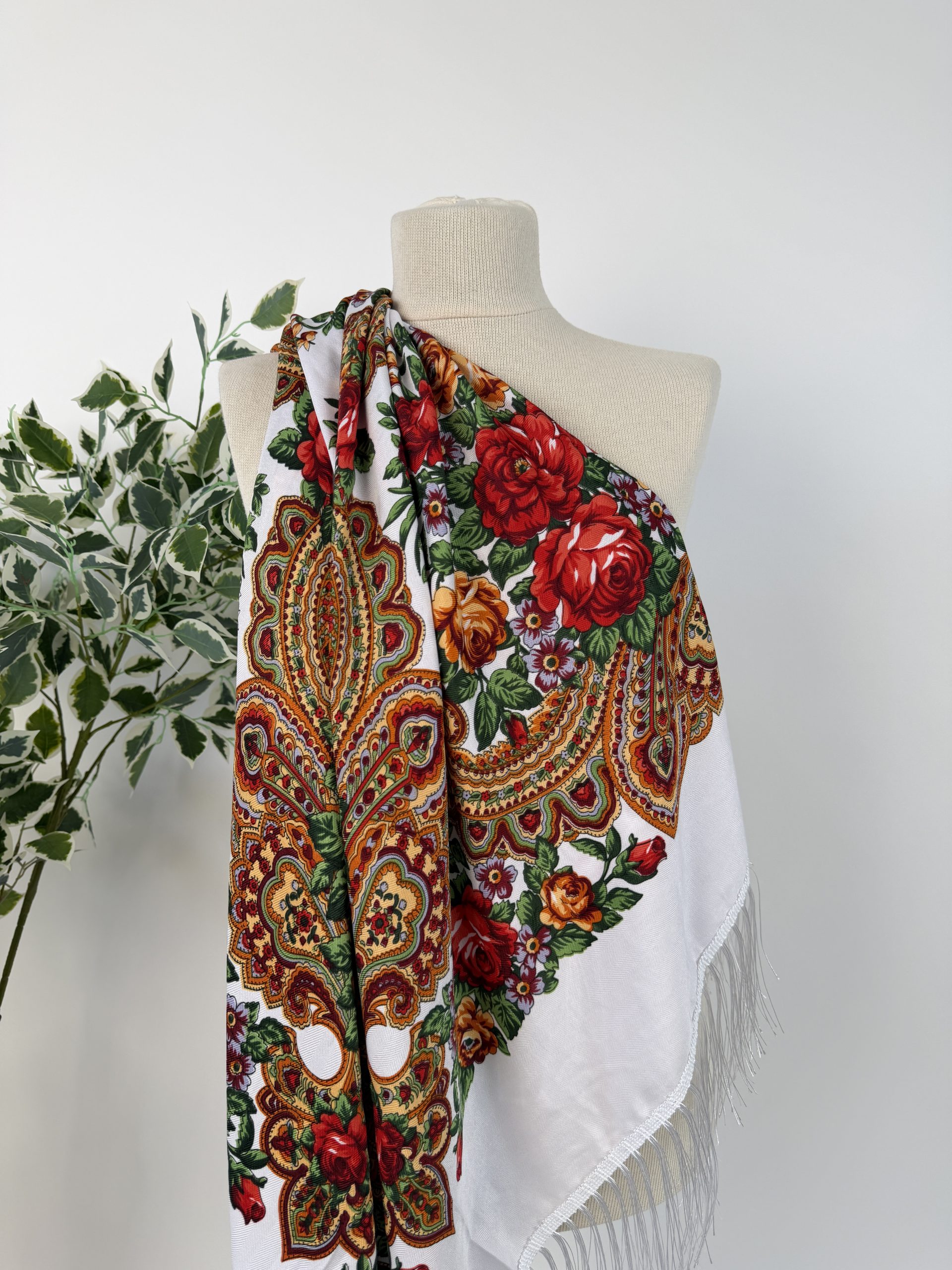 Eșarfă elegantă cu imprimeu floral și franjuri fine TM2355
