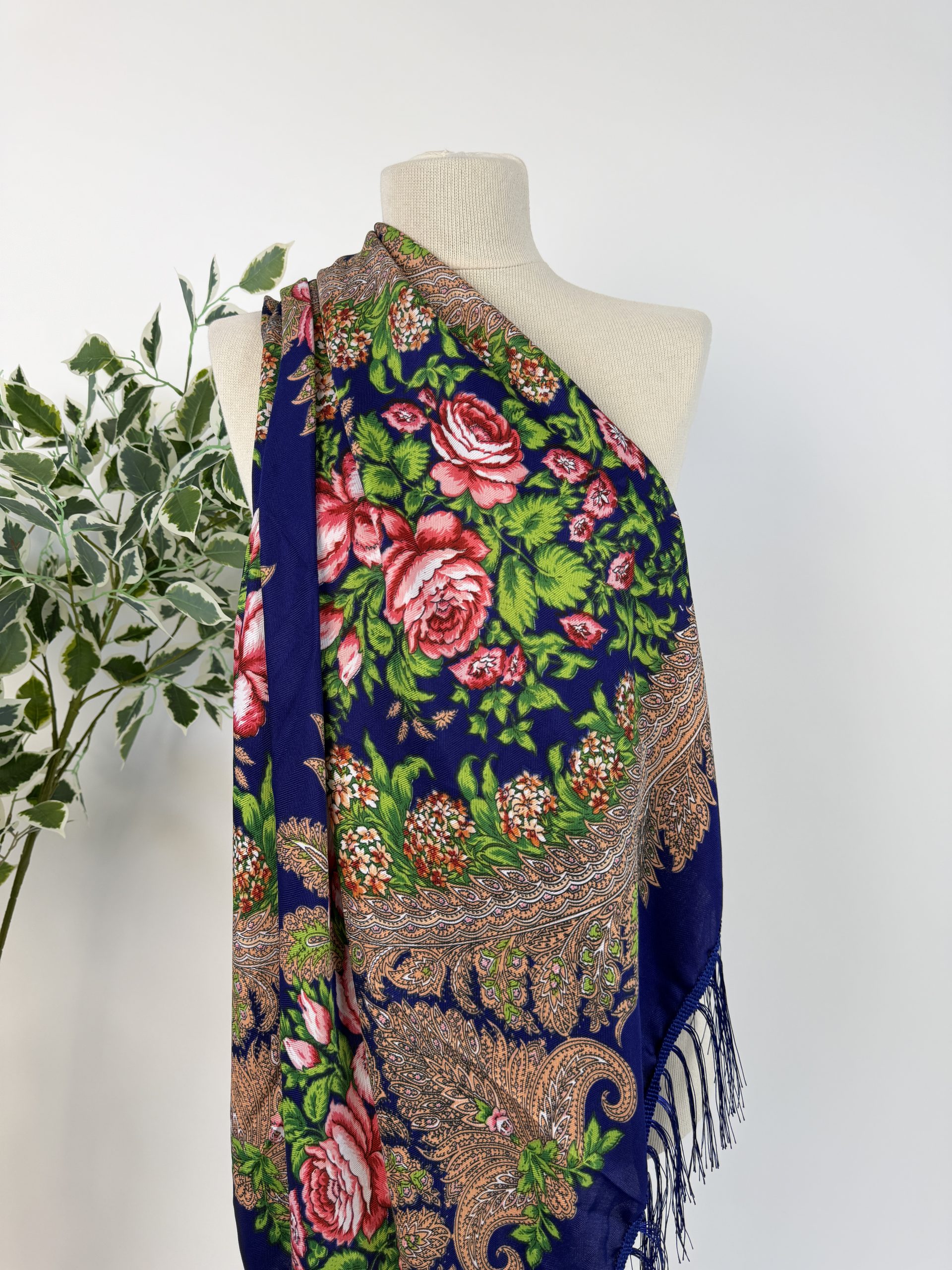 Eșarfă elegantă cu imprimeu floral și franjuri fine TM2356