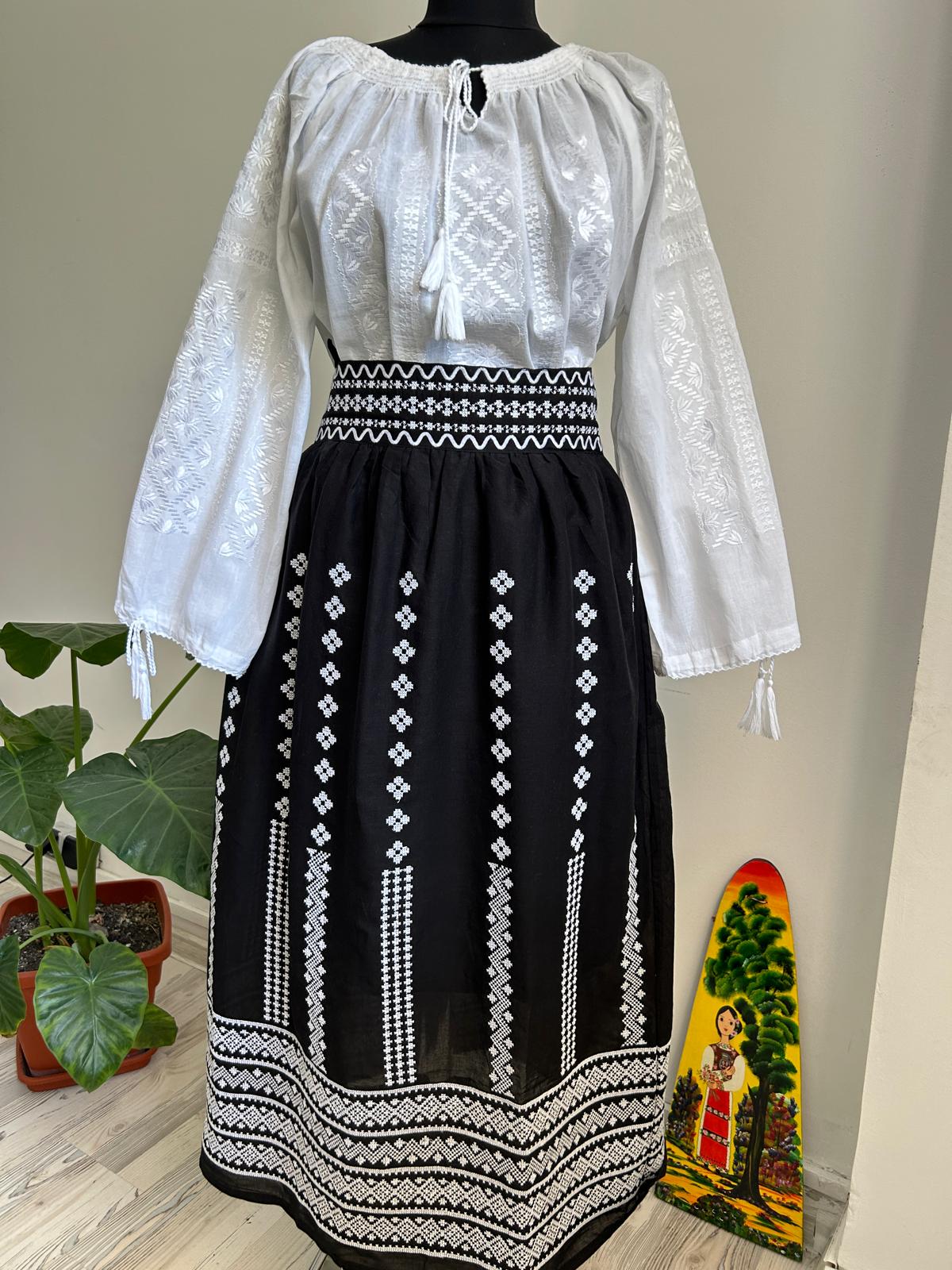 Fustă tradițională femei TM1200 *motive geometrice* - XL