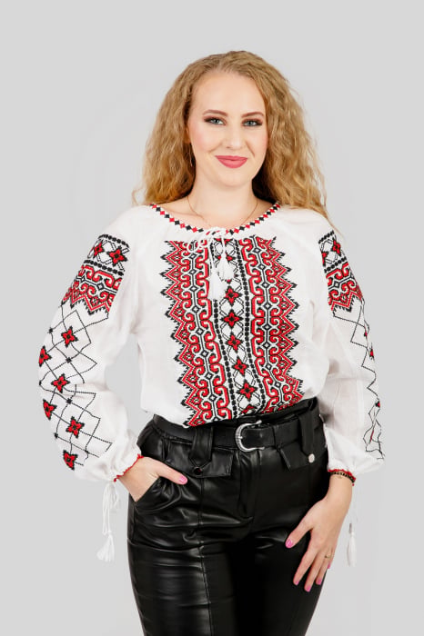 Ie traditionala alba cu motiv geometric rosu Luiza 02 - maneca lunga