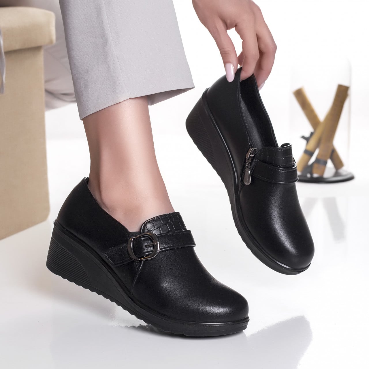 Pantofi dama cu platforma negri din piele ecologica pela - poza 1