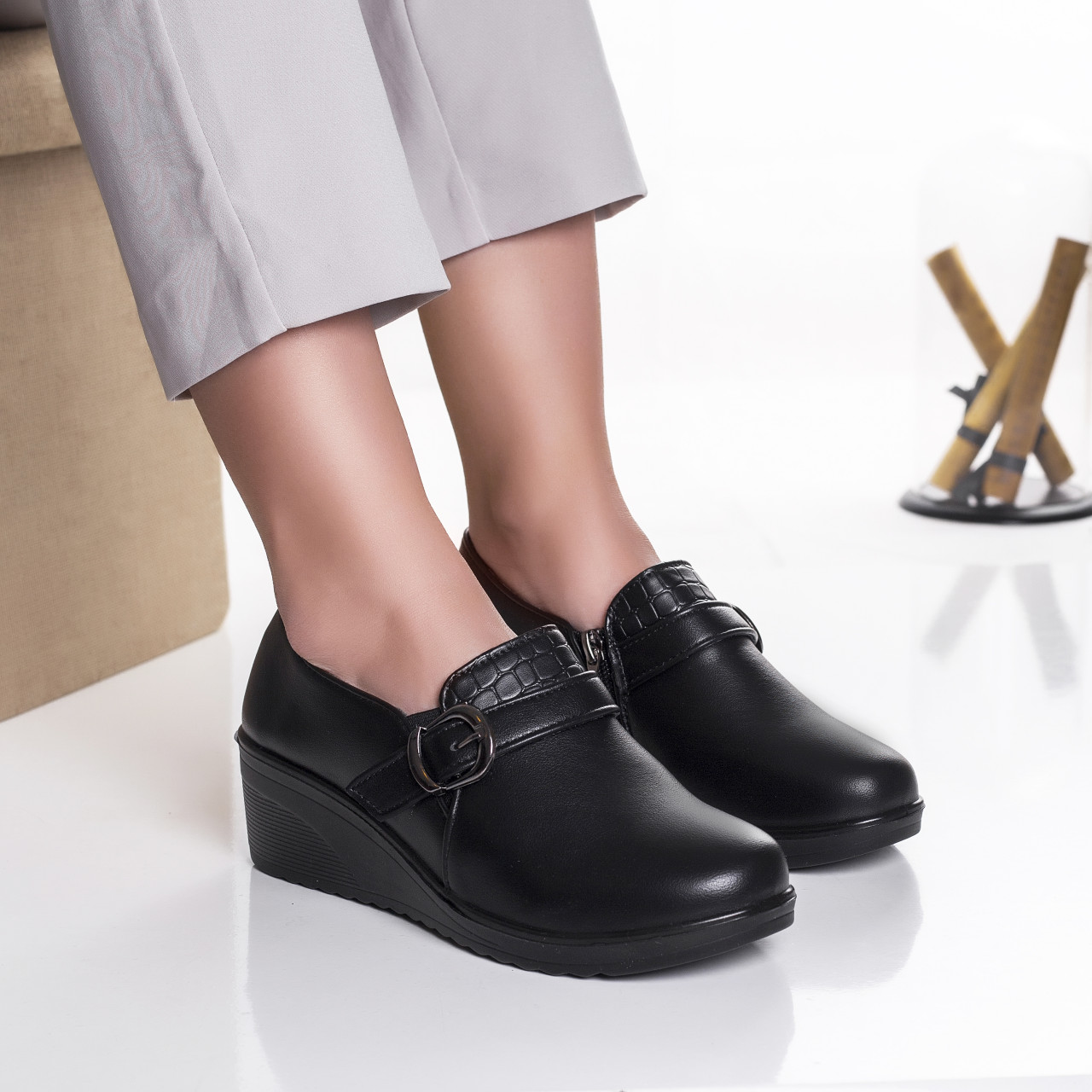 Pantofi dama cu platforma negri din piele ecologica pela - poza 4