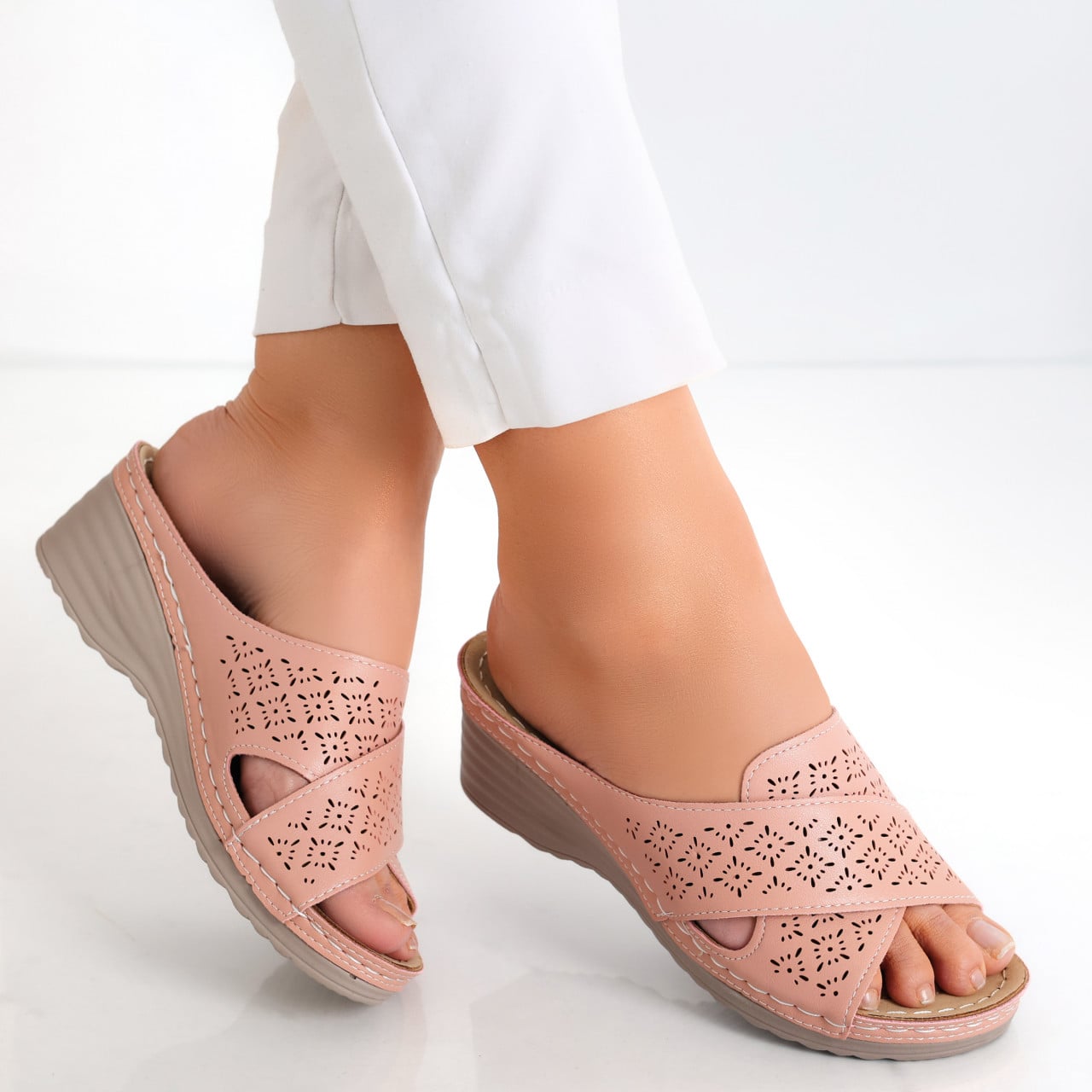 Papuci dama cu platforma Roz din Piele Ecologica Anya - poza 1