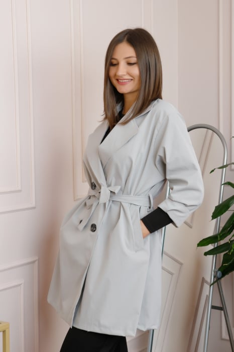 Pardesiu elegant gri deschis cu cordon si nasturi