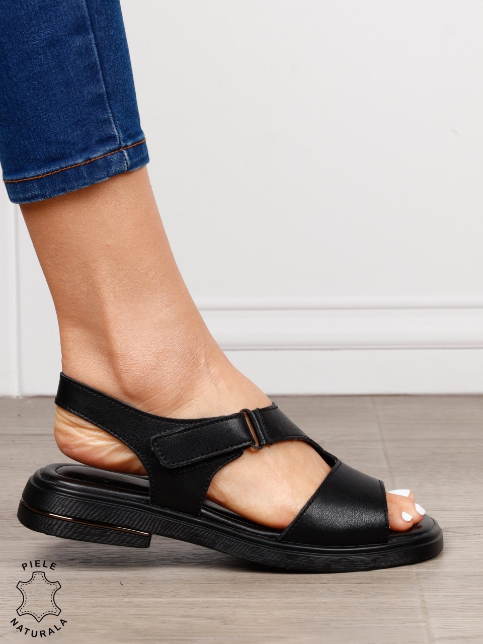 Sandale damă din piele naturală model casual cu talpă joasă și design modern CRL1646 NEGRU