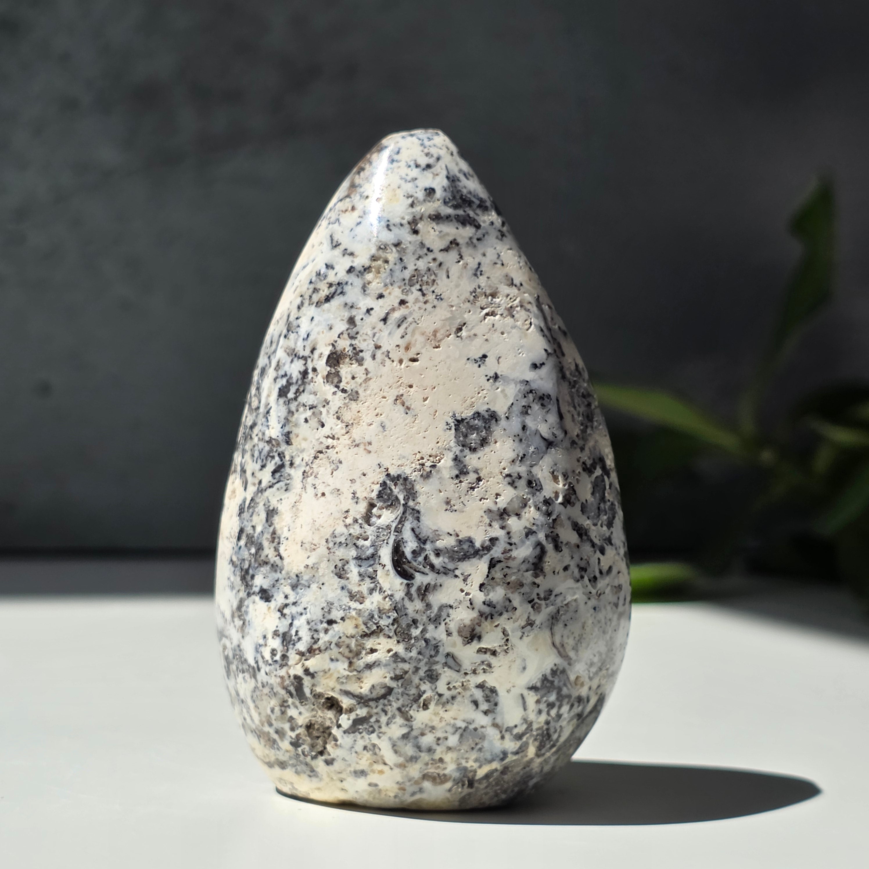 Sculptura opal alb dendritic | Model 1