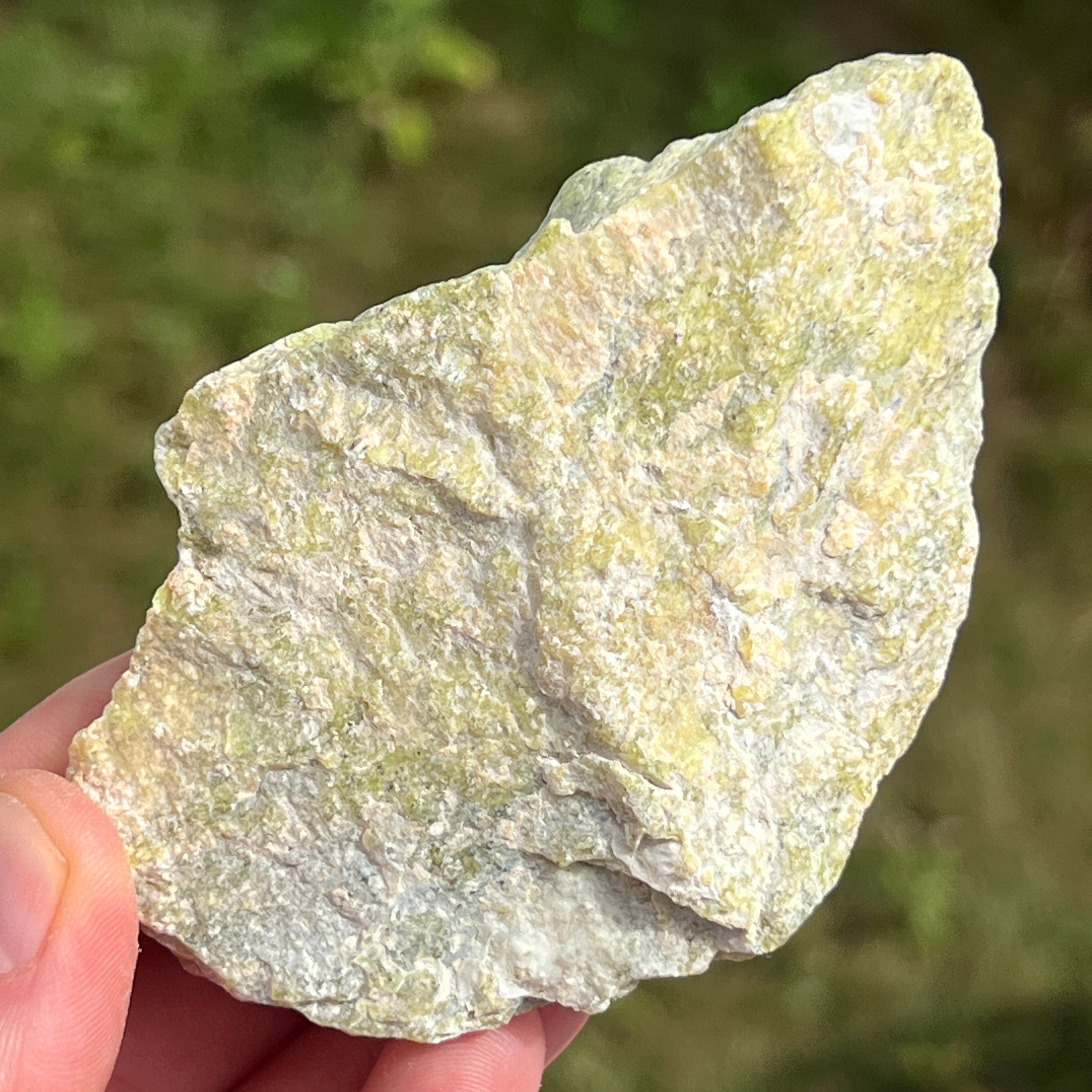 Serpentin galben piatra bruta model 3