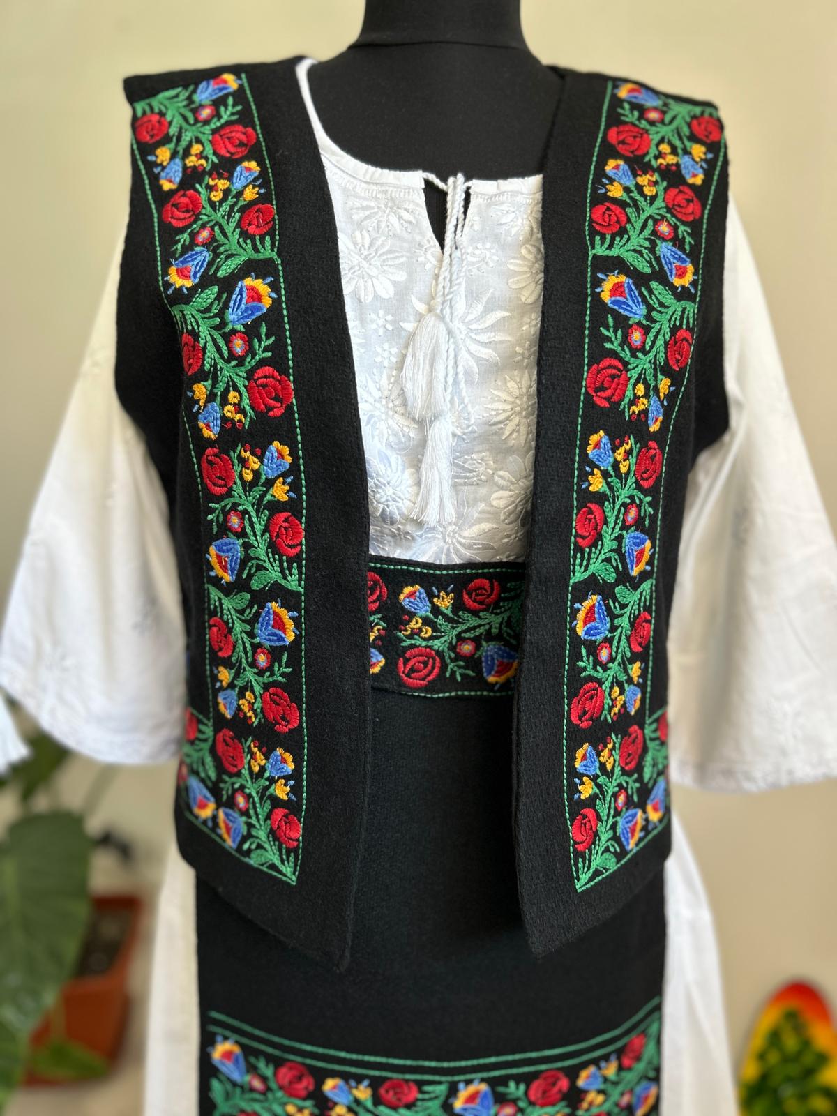 Vestă tradițională femei TM1197 motive florale - 3XL